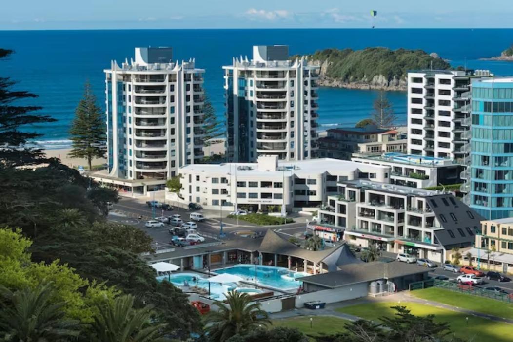 Oceanside Apartment With Garden Views Mount Maunganui Exterior photo