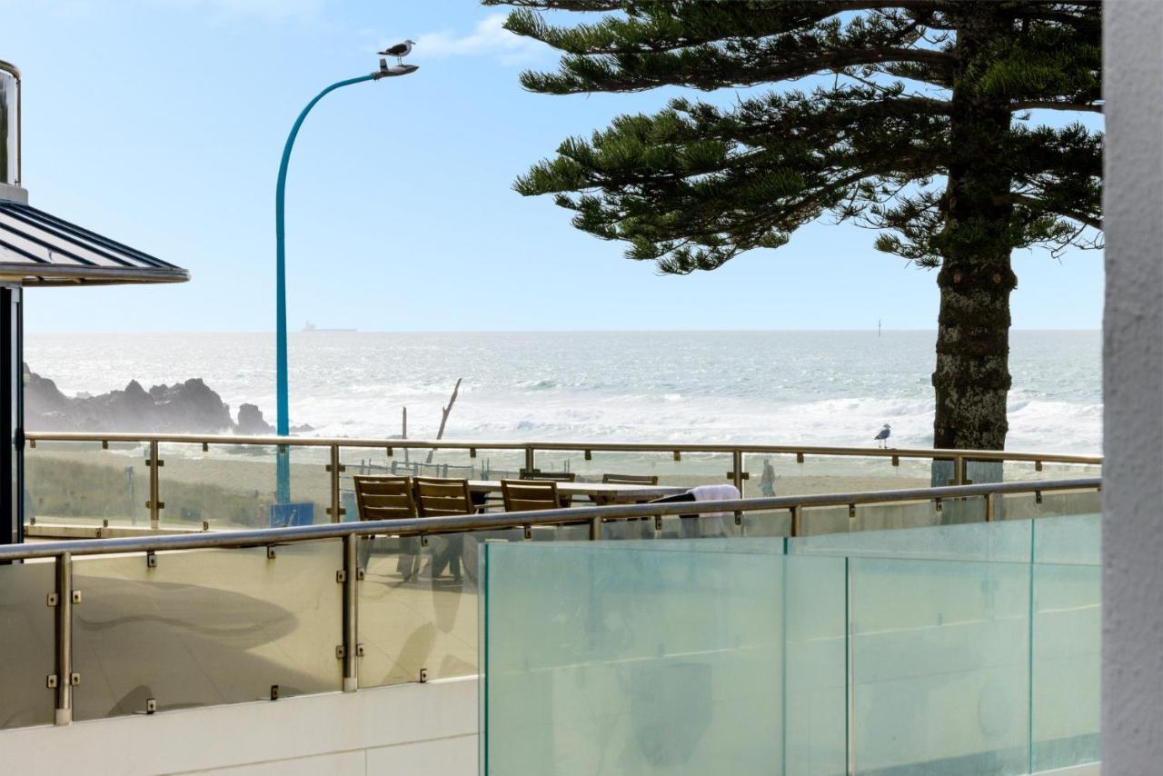 Oceanside Apartment With Garden Views Mount Maunganui Exterior photo